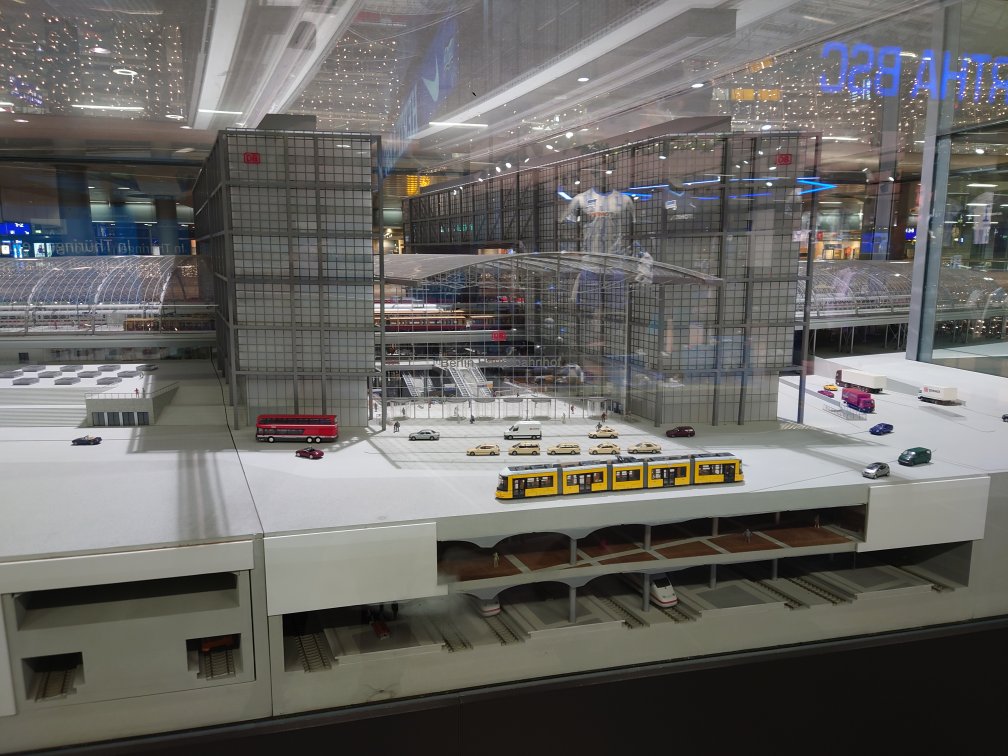Model. Berlin Hbf.In Berlin Hbf.